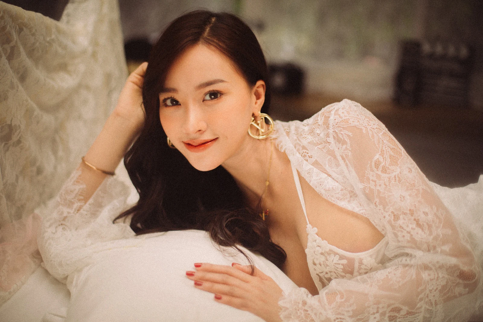 白纱床影